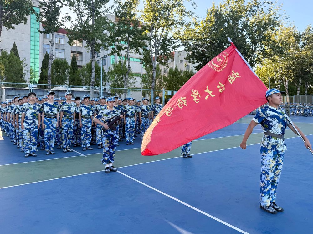 2026级新生拉练军训活...